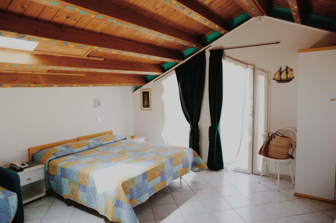 Hotel Marconi Cattolica Exterior foto